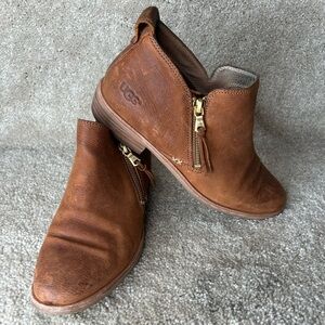 UGG glee brown leather zip bootie womens size 7